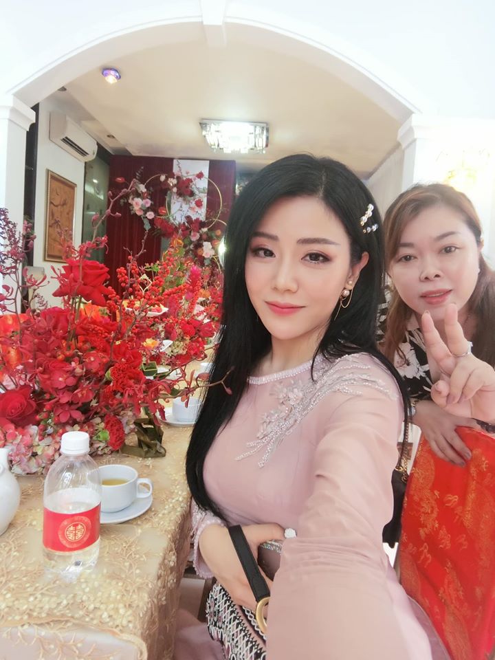 Hiếm khi mặc đồ hở bạo, em gái Ông Cao Thắng lập tức gây bão khi khoe vòng 1 quyến rũ tại biển Phú Quốc sau 'siêu đám cưới' - 2 Hiếm khi mặc đồ hở bạo, em gái Ông Cao Thắng lập tức gây bão khi khoe vòng 1 quyến rũ tại biển Phú Quốc sau 'siêu đám cưới' - 2