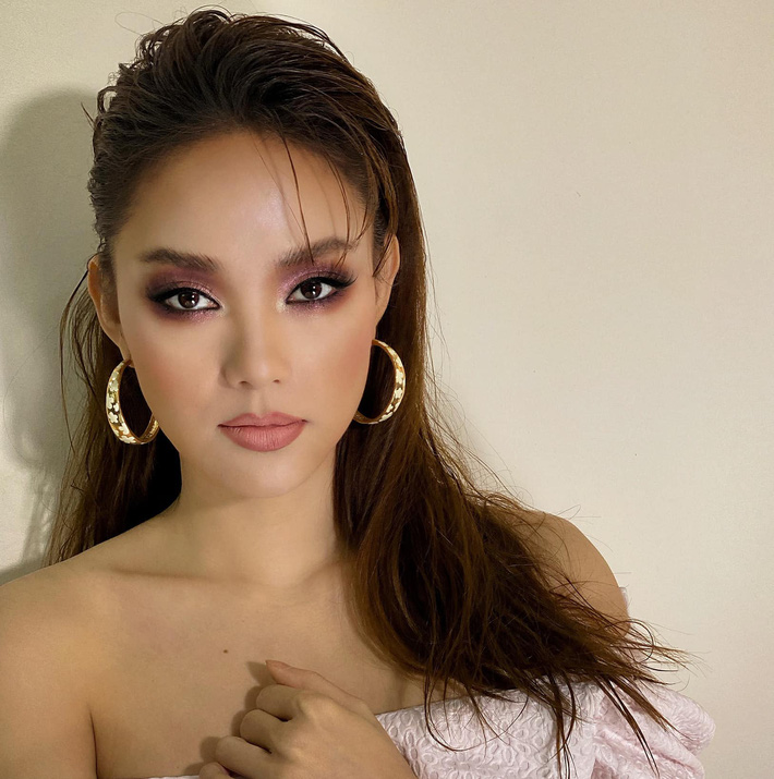 Combo tóc ướt + mắt khói + son nude khiến Minh Hằng 'mất điểm' trong mắt người hâm mộ - 4 Combo tóc ướt + mắt khói + son nude khiến Minh Hằng 'mất điểm' trong mắt người hâm mộ - 4