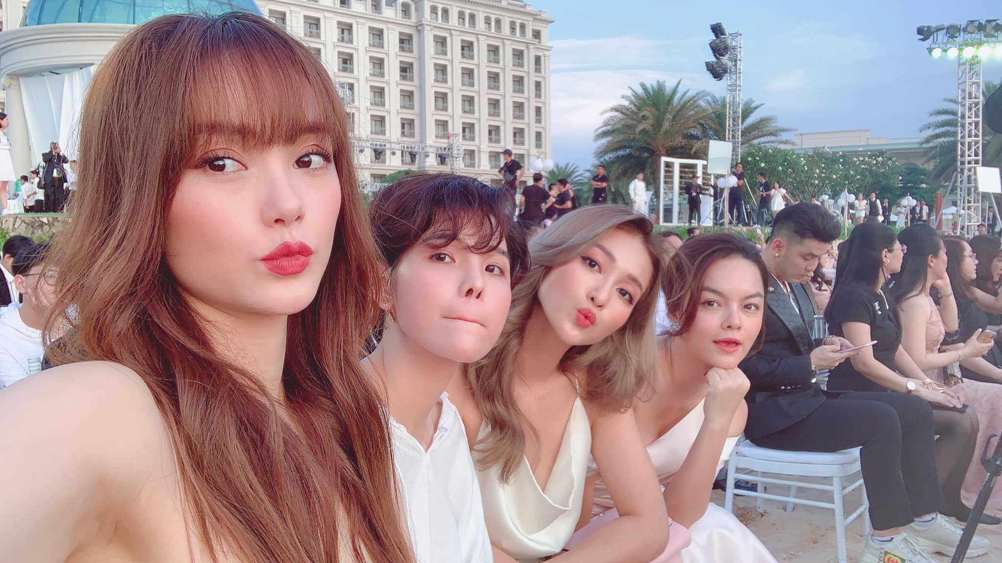 Combo tóc ướt + mắt khói + son nude khiến Minh Hằng 'mất điểm' trong mắt người hâm mộ - 6 Combo tóc ướt + mắt khói + son nude khiến Minh Hằng 'mất điểm' trong mắt người hâm mộ - 6