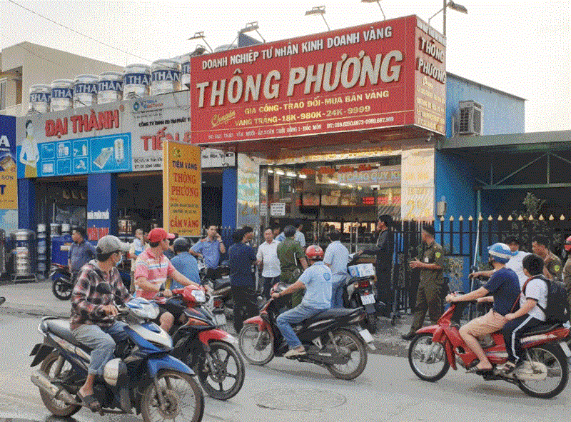 Công an truy bắt 2 kẻ dùng súng cướp tiệm vàng Công an truy bắt 2 kẻ dùng súng cướp tiệm vàng