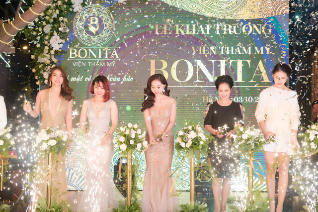Nữ Phó giám đốc 'đẹp có quyền' bị khởi tố tội chiếm đoạt tài sản của TPBank là người thế nào? - 1 Nữ Phó giám đốc 'đẹp có quyền' bị khởi tố tội chiếm đoạt tài sản của TPBank là người thế nào? - 1