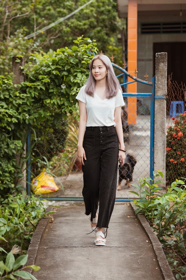 Nam Em khiến dân mạng 'xịt máu mũi' với màn cởi đồ khoe thân cực kỳ nóng bỏng trong bể bơi - 1 Nam Em khiến dân mạng 'xịt máu mũi' với màn cởi đồ khoe thân cực kỳ nóng bỏng trong bể bơi - 1