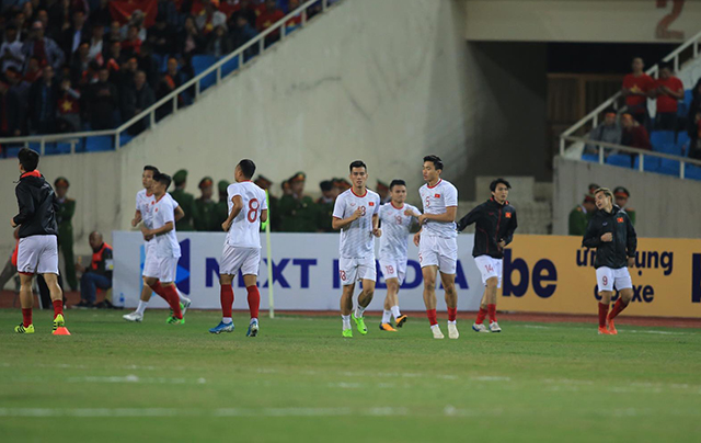 Việt Nam 0-0 Thái Lan: Tiến Dũng, Tiến Linh bị khước từ bàn thắng, ĐTVN mất chiến thắng đáng tiếc - 6 Việt Nam 0-0 Thái Lan: Tiến Dũng, Tiến Linh bị khước từ bàn thắng, ĐTVN mất chiến thắng đáng tiếc - 6