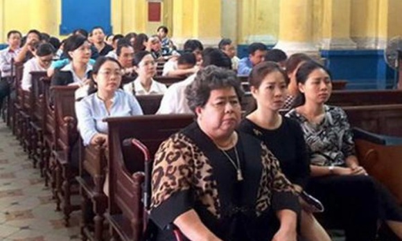 Tiếp tục xét xử vụ án tại Ngân hàng TMCP Đại Tín: Người thân bà Hứa Thị Phấn phạm tội do cả tin? Tiếp tục xét xử vụ án tại Ngân hàng TMCP Đại Tín: Người thân bà Hứa Thị Phấn phạm tội do cả tin?
