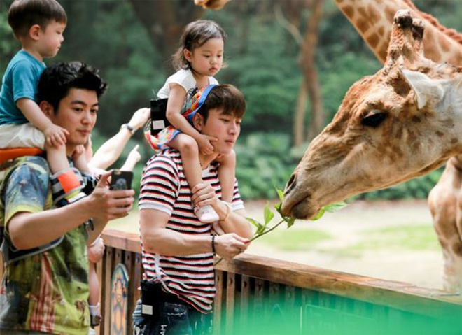 Truyền thông xứ Trung phơi bày 'góc khuất' của Giả Nãi Lượng: Giành quyền nuôi con bất thành, bạn gái mới rắp tâm chia cách hai bố con - 5 Truyền thông xứ Trung phơi bày 'góc khuất' của Giả Nãi Lượng: Giành quyền nuôi con bất thành, bạn gái mới rắp tâm chia cách hai bố con - 5