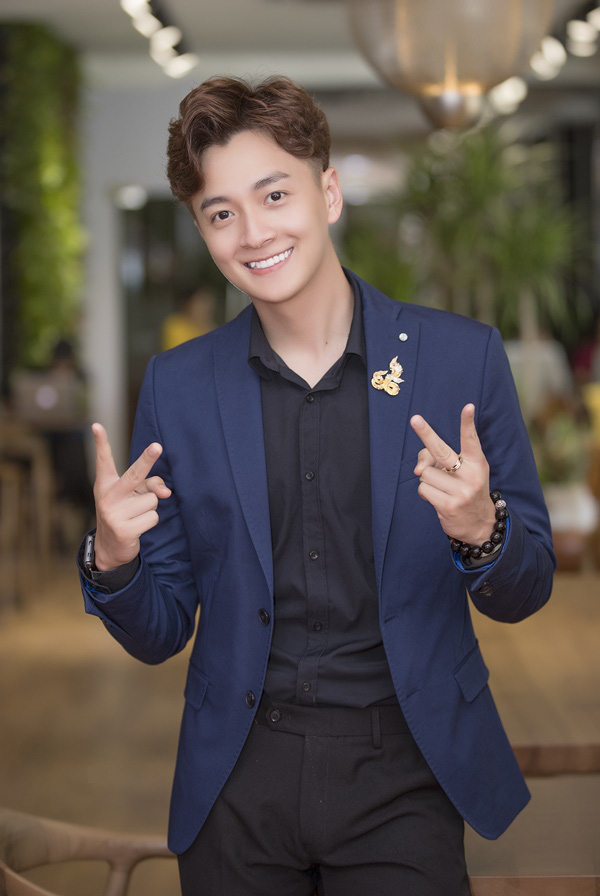 Bị đồn sắp làm đám cưới vì dòng status úp mở của một người bạn, Ngô Kiến Huy chính thức lên tiếng - 1 Bị đồn sắp làm đám cưới vì dòng status úp mở của một người bạn, Ngô Kiến Huy chính thức lên tiếng - 1