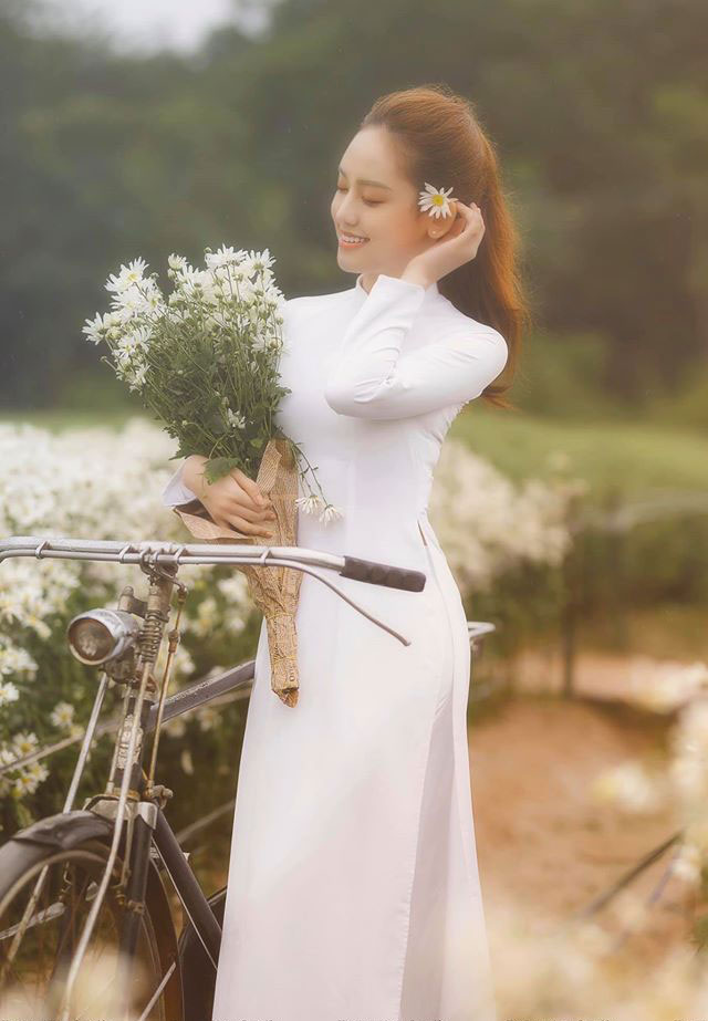 Hà Nội đang vào mùa cúc họa mi, Thúy Vi cũng phải lặn lội 'Bắc tiến' để có được một bộ ảnh cho bằng bạn bằng bè - 1 Hà Nội đang vào mùa cúc họa mi, Thúy Vi cũng phải lặn lội 'Bắc tiến' để có được một bộ ảnh cho bằng bạn bằng bè - 1
