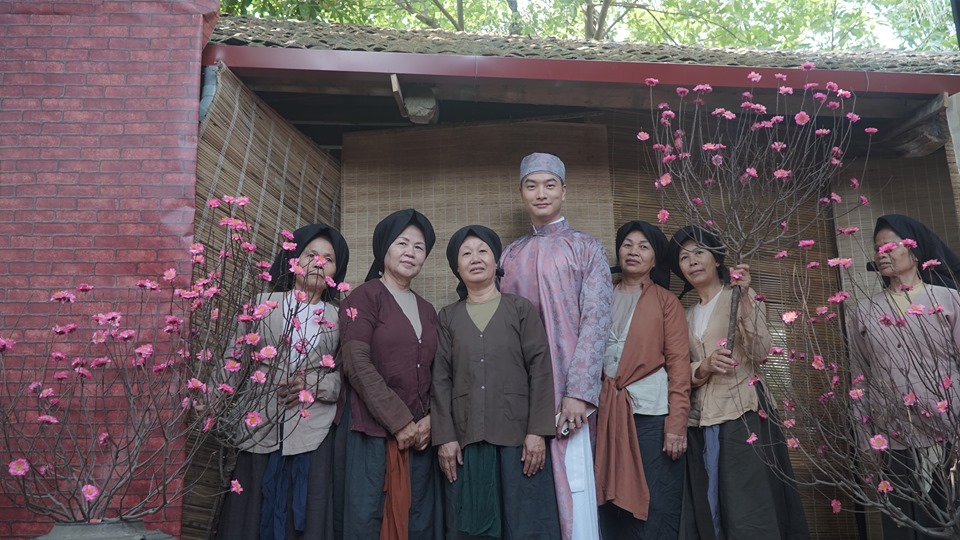 Đạo diễn phim Giấc mộng quan trường: 'Hài tết của tôi chắc chắn hay hơn... Táo quân' - 9 Đạo diễn phim Giấc mộng quan trường: 'Hài tết của tôi chắc chắn hay hơn... Táo quân' - 9