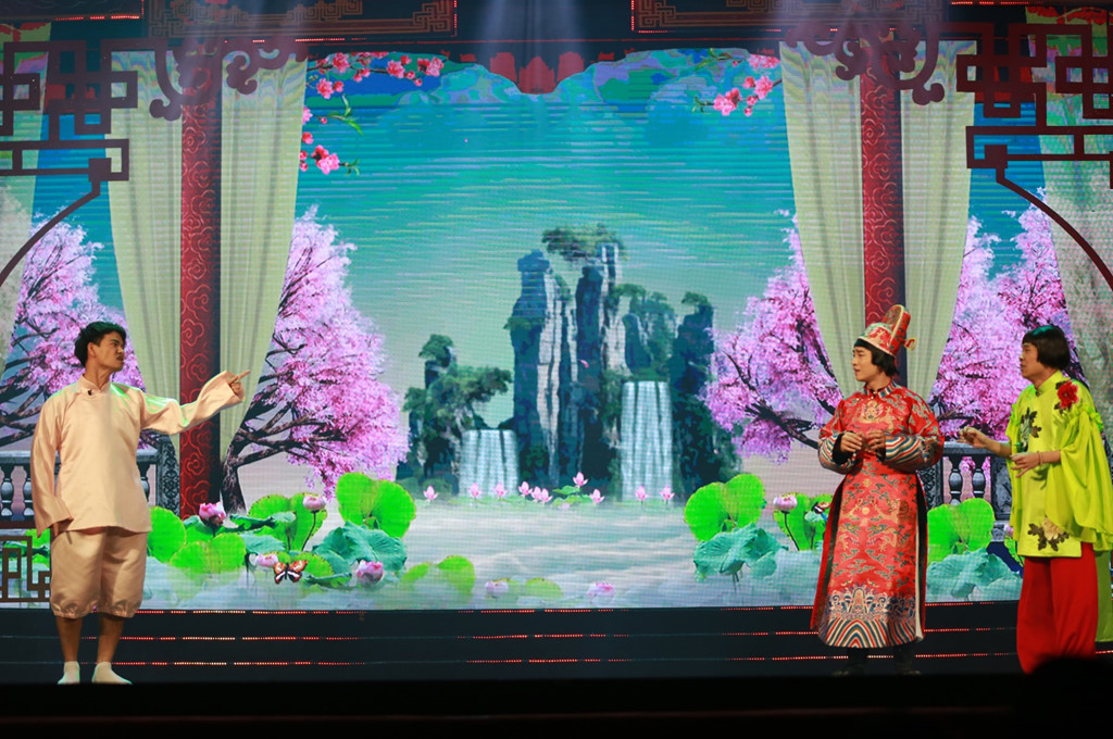 Đỗ Duy Nam, Trung ruồi nói về Táo quân: 'Chưa nhận được thông tin chương trình dừng phát, nếu dừng lại thì nghệ sĩ sốc quá'! - 3 Đỗ Duy Nam, Trung ruồi nói về Táo quân: 'Chưa nhận được thông tin chương trình dừng phát, nếu dừng lại thì nghệ sĩ sốc quá'! - 3