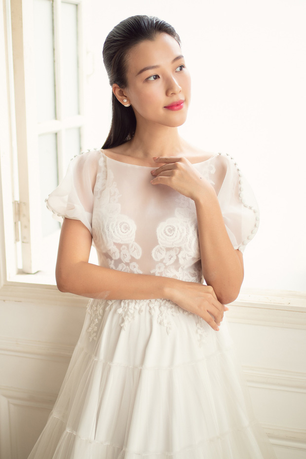 Vài ngày trước đám cưới, Hoàng Oanh một mình đi thử váy cưới nhưng vẫn khiến người hâm mộ xao xuyến vì quá đẹp - 6 Vài ngày trước đám cưới, Hoàng Oanh một mình đi thử váy cưới nhưng vẫn khiến người hâm mộ xao xuyến vì quá đẹp - 6