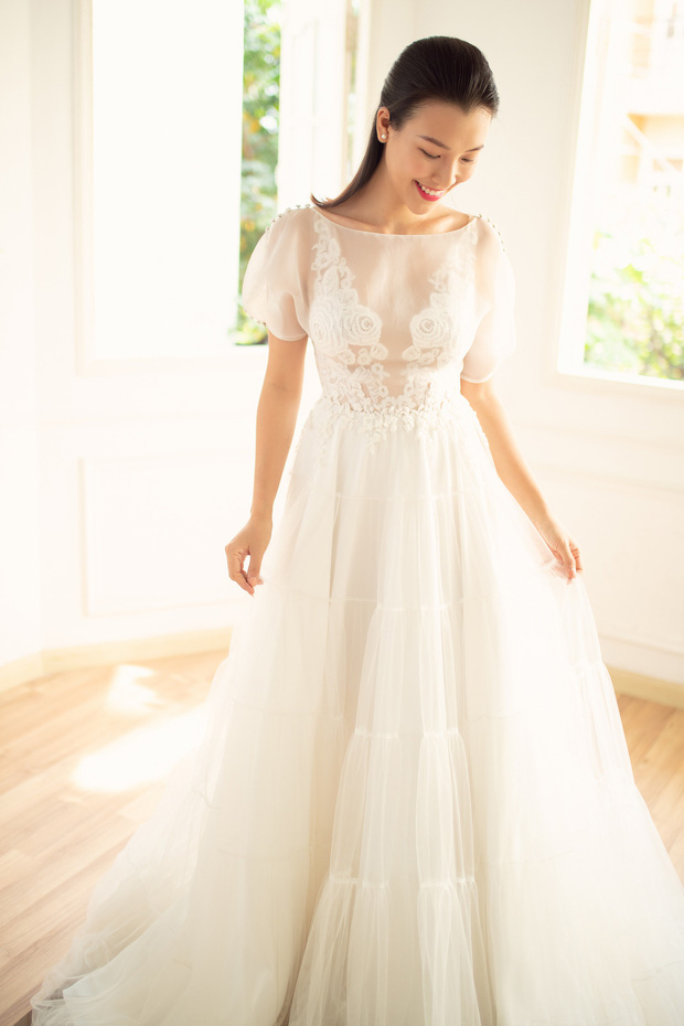 Vài ngày trước đám cưới, Hoàng Oanh một mình đi thử váy cưới nhưng vẫn khiến người hâm mộ xao xuyến vì quá đẹp - 9 Vài ngày trước đám cưới, Hoàng Oanh một mình đi thử váy cưới nhưng vẫn khiến người hâm mộ xao xuyến vì quá đẹp - 9