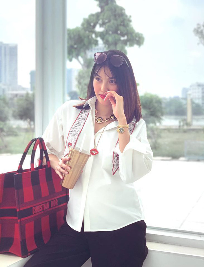 Quá thời gian dự sinh nhưng quý tử vẫn chưa chịu ra, Lan Khuê tranh thủ tâm sự những điều khó chịu mà cô gặp phải khi đang mang bầu Quá thời gian dự sinh nhưng quý tử vẫn chưa chịu ra, Lan Khuê tranh thủ tâm sự những điều khó chịu mà cô gặp phải khi đang mang bầu