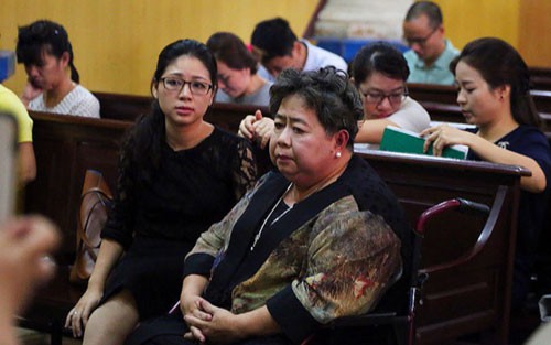 Hứa Thị Phấn lãnh 20 năm tù, bị án Phạm Công Danh 'đòi' được gần 100 bất động sản Hứa Thị Phấn lãnh 20 năm tù, bị án Phạm Công Danh 'đòi' được gần 100 bất động sản