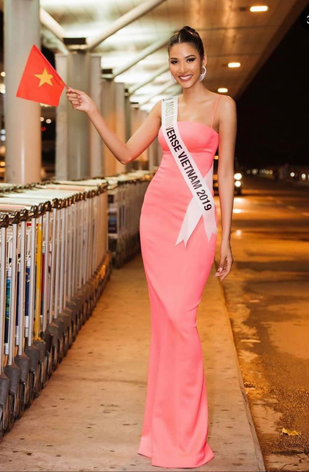 Hoàng Thùy trổ tài catwalk 'thần sầu' ở sân bay trước khi tham dự Miss Universe 2019 Hoàng Thùy trổ tài catwalk 'thần sầu' ở sân bay trước khi tham dự Miss Universe 2019