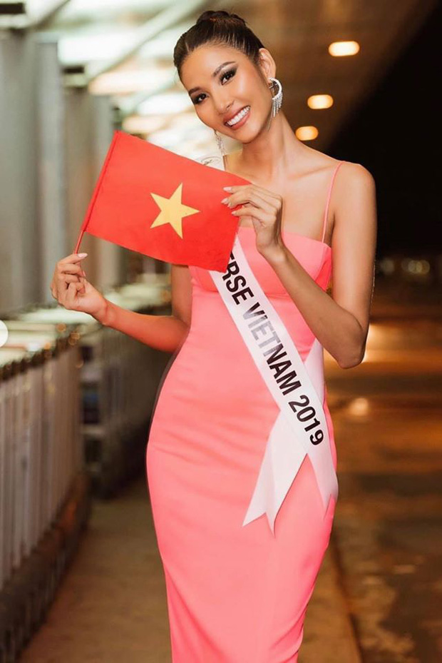 Hoàng Thùy trổ tài catwalk 'thần sầu' ở sân bay trước khi tham dự Miss Universe 2019 - 2 Hoàng Thùy trổ tài catwalk 'thần sầu' ở sân bay trước khi tham dự Miss Universe 2019 - 2