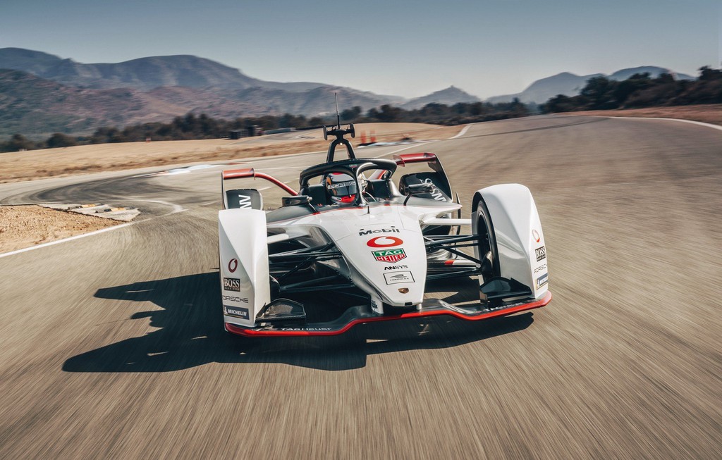 Porsche ra mắt xe đua chạy điện cho giải đua Formula E - 1 Porsche ra mắt xe đua chạy điện cho giải đua Formula E - 1