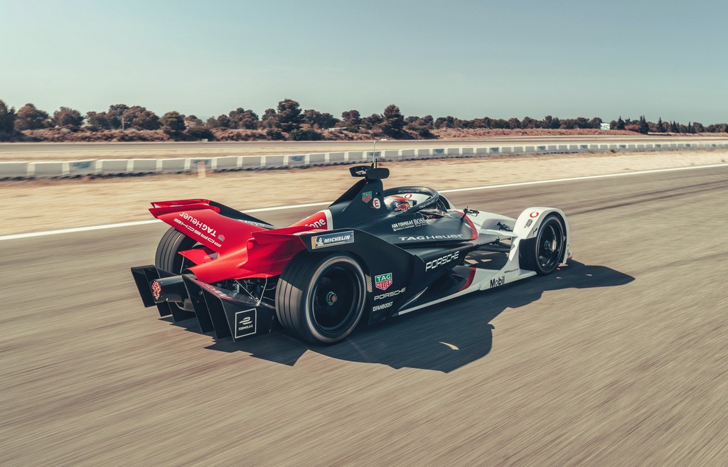 Porsche ra mắt xe đua chạy điện cho giải đua Formula E - 4 Porsche ra mắt xe đua chạy điện cho giải đua Formula E - 4