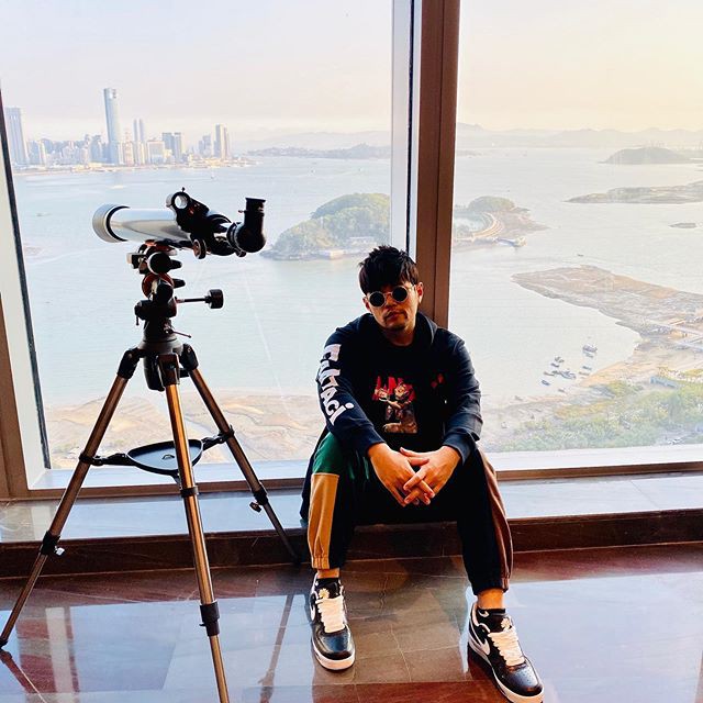 Đôi 'giày hoa cúc' của G-Dragon có gì đặc biệt mà khiến dân tình 'điên đảo' - 8 Đôi 'giày hoa cúc' của G-Dragon có gì đặc biệt mà khiến dân tình 'điên đảo' - 8