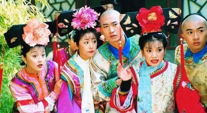 Tiểu Yến Tử hội ngộ Ngũ A Ca, Dung Ma Ma và Nhĩ Thái sau gần 20 năm đóng 'Hoàn Châu Cách Cách' khiến fan xúc động Tiểu Yến Tử hội ngộ Ngũ A Ca, Dung Ma Ma và Nhĩ Thái sau gần 20 năm đóng 'Hoàn Châu Cách Cách' khiến fan xúc động