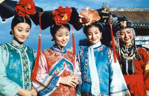 Tiểu Yến Tử hội ngộ Ngũ A Ca, Dung Ma Ma và Nhĩ Thái sau gần 20 năm đóng 'Hoàn Châu Cách Cách' khiến fan xúc động - 1 Tiểu Yến Tử hội ngộ Ngũ A Ca, Dung Ma Ma và Nhĩ Thái sau gần 20 năm đóng 'Hoàn Châu Cách Cách' khiến fan xúc động - 1