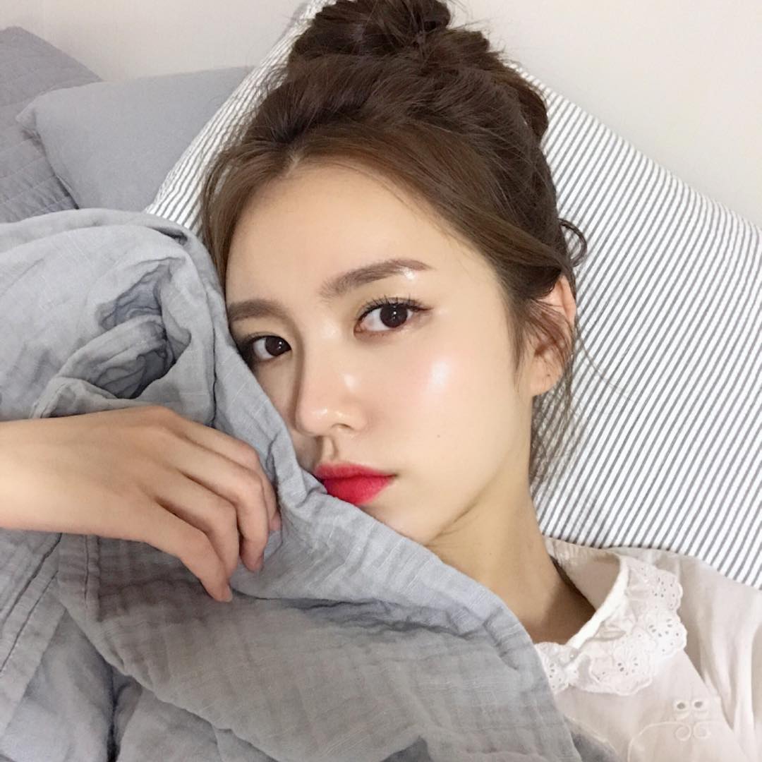Cách dùng kem dưỡng ẩm giúp da căng láng mịn như mật ong - 2 Cách dùng kem dưỡng ẩm giúp da căng láng mịn như mật ong - 2