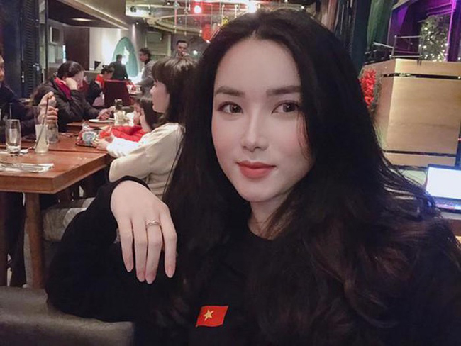Nữ MC xinh đẹp dính tin đồn hẹn hò với Dũng thủ môn bất ngờ thừa nhận 'Nếu được chọn sẽ yêu Bùi Tiến Dũng' ngay trên sóng truyền hình - 2 Nữ MC xinh đẹp dính tin đồn hẹn hò với Dũng thủ môn bất ngờ thừa nhận 'Nếu được chọn sẽ yêu Bùi Tiến Dũng' ngay trên sóng truyền hình - 2