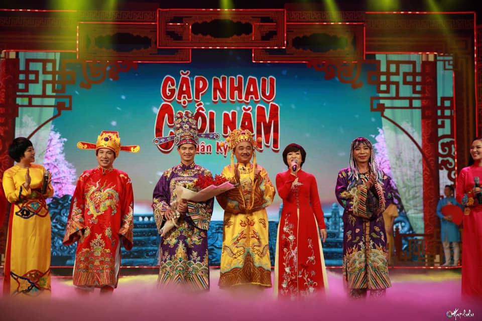Đăng hình kỷ niệm cùng dàn nghệ sĩ Táo Quân suốt 16 năm qua, MC Thảo Vân bất ngờ bị chê 'khẩu vị mặn' nên mới lao vào Công Lý - 1 Đăng hình kỷ niệm cùng dàn nghệ sĩ Táo Quân suốt 16 năm qua, MC Thảo Vân bất ngờ bị chê 'khẩu vị mặn' nên mới lao vào Công Lý - 1