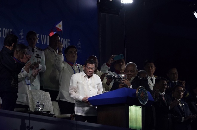 Tổng thống Philippines phát biểu, võ sĩ huyền thoại Manny Pacquiao thắp lửa, SEA Games 30 chính thức bắt đầu - 3 Tổng thống Philippines phát biểu, võ sĩ huyền thoại Manny Pacquiao thắp lửa, SEA Games 30 chính thức bắt đầu - 3