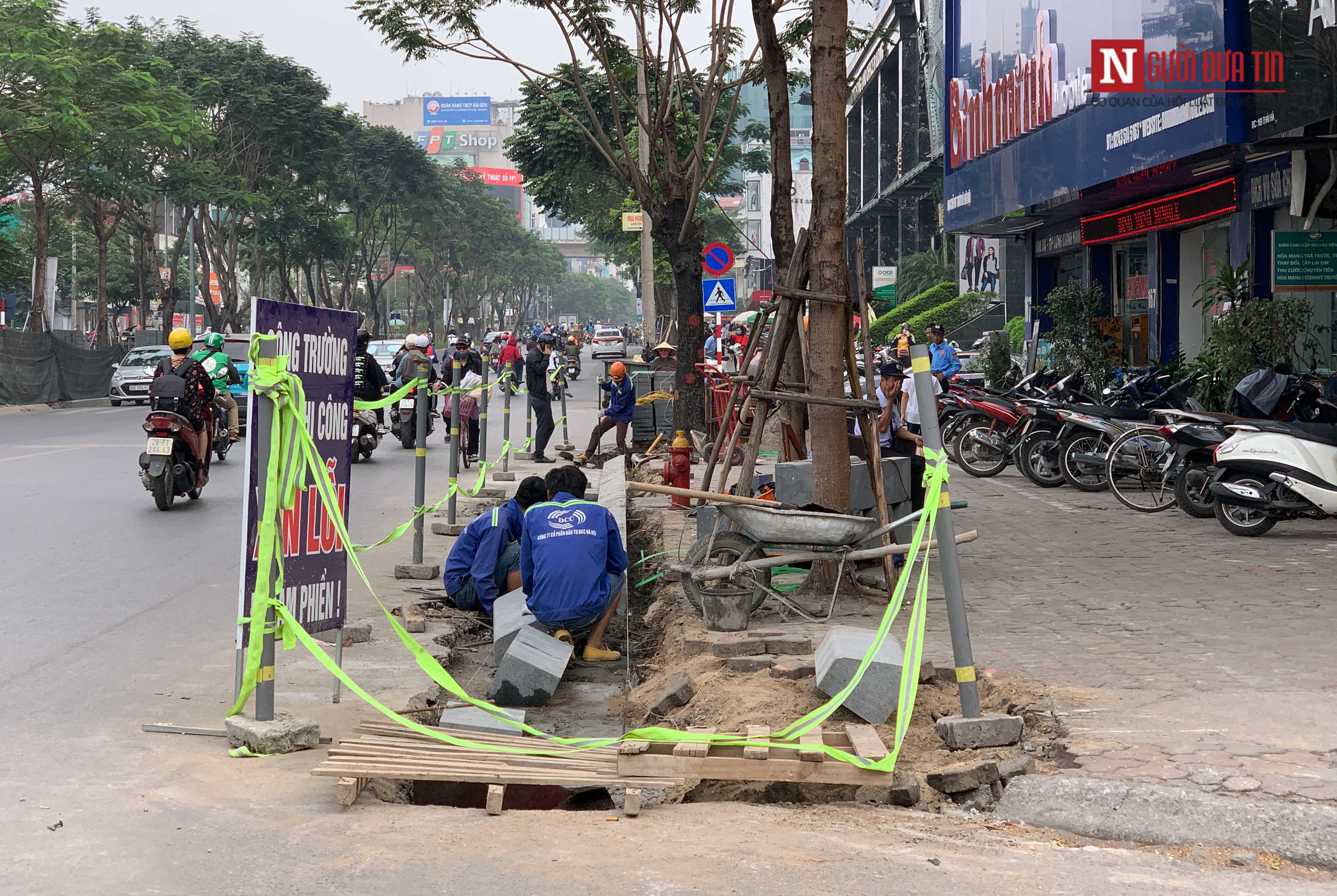 Chi 36 tỷ đồng 'thay áo mới' cho vỉa hè tuyến đường đông đúc bậc nhất Thủ đô - 2 Chi 36 tỷ đồng 'thay áo mới' cho vỉa hè tuyến đường đông đúc bậc nhất Thủ đô - 2