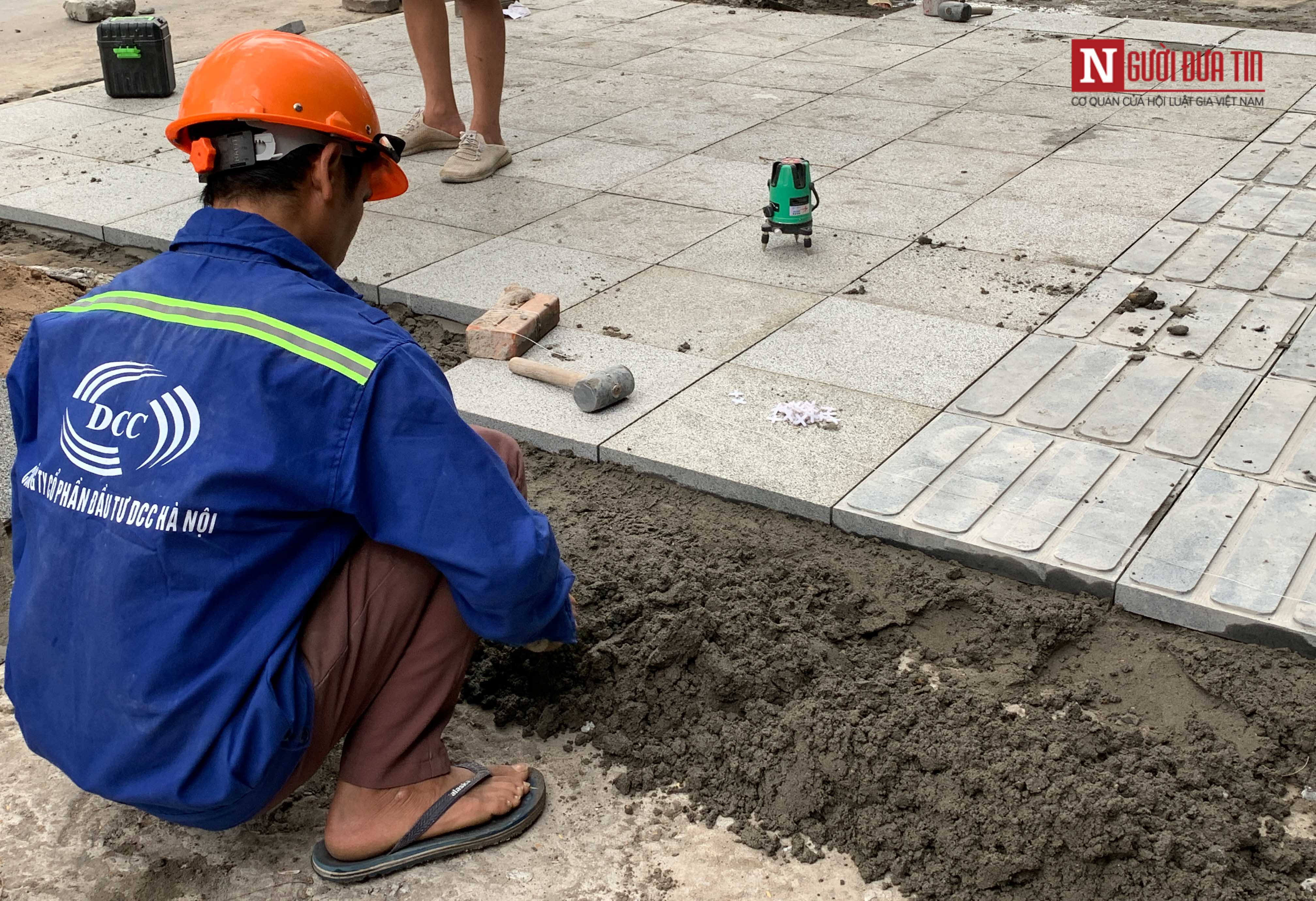 Chi 36 tỷ đồng 'thay áo mới' cho vỉa hè tuyến đường đông đúc bậc nhất Thủ đô - 5 Chi 36 tỷ đồng 'thay áo mới' cho vỉa hè tuyến đường đông đúc bậc nhất Thủ đô - 5