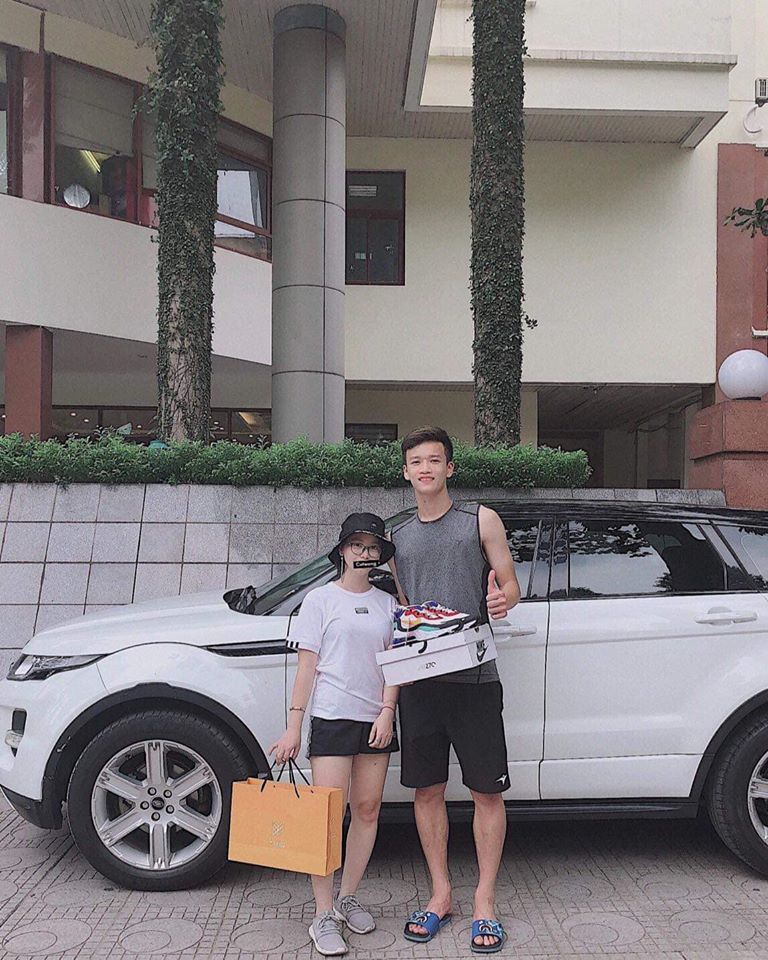 Hoàng Đức và gu thời trang tối giản nhưng không kém phần năng động, trẻ trung - 3 Hoàng Đức và gu thời trang tối giản nhưng không kém phần năng động, trẻ trung - 3