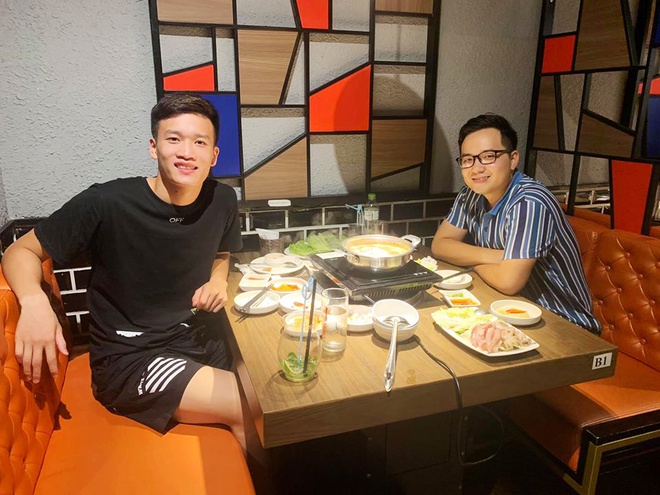 Hoàng Đức và gu thời trang tối giản nhưng không kém phần năng động, trẻ trung - 8 Hoàng Đức và gu thời trang tối giản nhưng không kém phần năng động, trẻ trung - 8