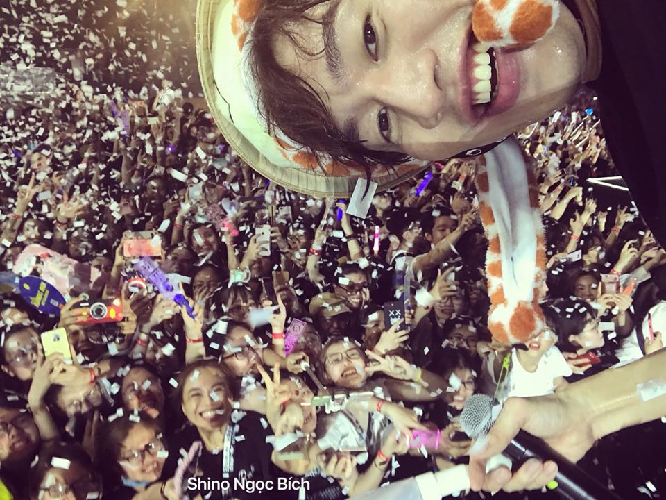 Loạt 'fan cứng' khoe thành quả sau một đêm 'đu đưa' tại fanmeeting Running Man - 4 Loạt 'fan cứng' khoe thành quả sau một đêm 'đu đưa' tại fanmeeting Running Man - 4