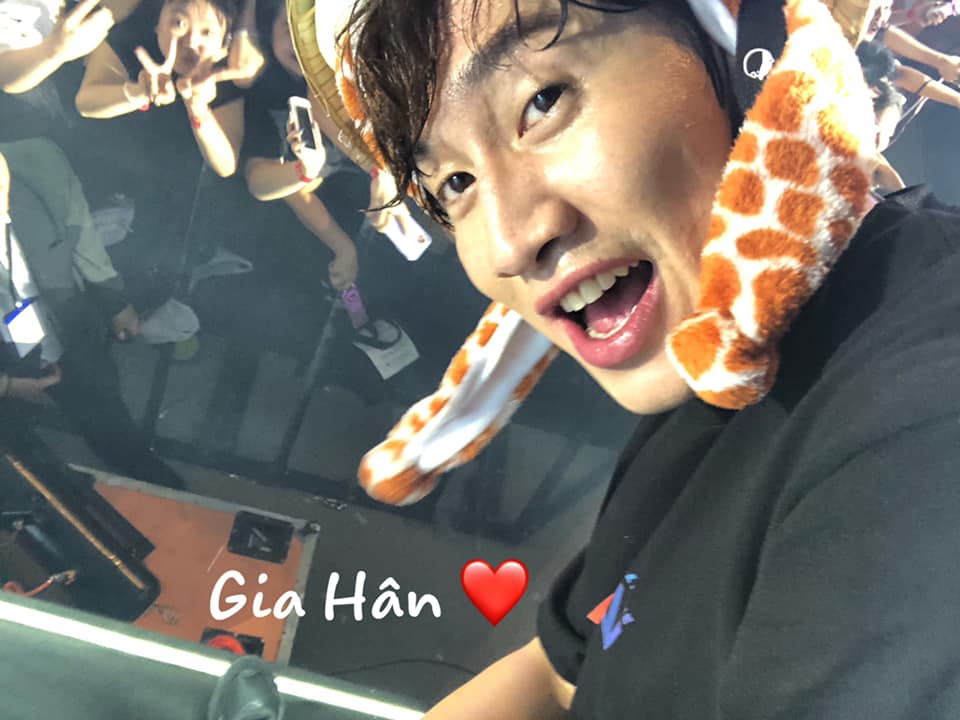 Loạt 'fan cứng' khoe thành quả sau một đêm 'đu đưa' tại fanmeeting Running Man - 8 Loạt 'fan cứng' khoe thành quả sau một đêm 'đu đưa' tại fanmeeting Running Man - 8