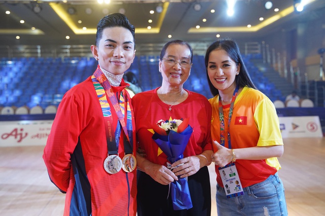 Khánh Thi ôm chầm lấy Phan Hiển khóc nức nở khi ông xã giành được HCV SEA Games sau 14 năm vắng bóng trên đấu trường quốc tế - 7 Khánh Thi ôm chầm lấy Phan Hiển khóc nức nở khi ông xã giành được HCV SEA Games sau 14 năm vắng bóng trên đấu trường quốc tế - 7
