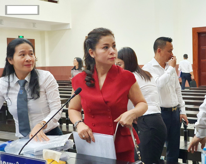 Ông chủ của Trung Nguyên chê vợ học vấn thấp, nên ở nhà chăm con cái chứ đừng đi tranh giành quyền điều hành công ty nữa - 1 Ông chủ của Trung Nguyên chê vợ học vấn thấp, nên ở nhà chăm con cái chứ đừng đi tranh giành quyền điều hành công ty nữa - 1