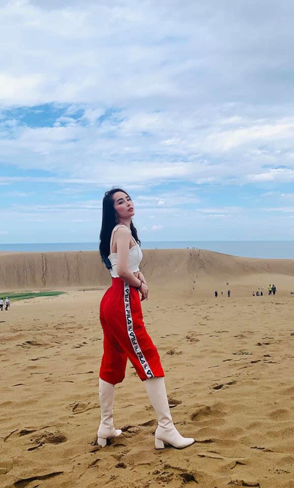 Trước khi thừa nhận nâng ngực, 'cá sấu chúa' Quỳnh Nga gợi cảm và rực rỡ như thế này - 7 Trước khi thừa nhận nâng ngực, 'cá sấu chúa' Quỳnh Nga gợi cảm và rực rỡ như thế này - 7