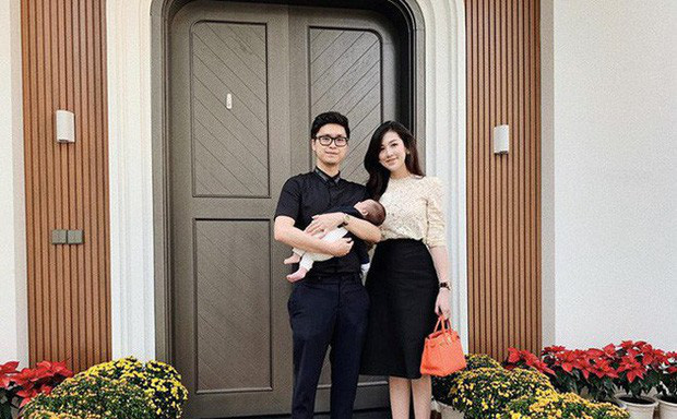 Hiếm khi đăng ảnh lộ mặt con trai, Á hậu Tú Anh tiếp tục khiến dân tình trầm trồ khi khoe góc nghiêng cực đáng yêu của cậu quý tử - 3 Hiếm khi đăng ảnh lộ mặt con trai, Á hậu Tú Anh tiếp tục khiến dân tình trầm trồ khi khoe góc nghiêng cực đáng yêu của cậu quý tử - 3