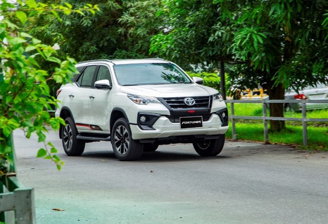 Cuối năm các hãng ô tô đua nhau giảm giá hàng trăm triệu, dịp tốt nhất để mua cho ai có nhu cầu 'lên đời 4 bánh' Cuối năm các hãng ô tô đua nhau giảm giá hàng trăm triệu, dịp tốt nhất để mua cho ai có nhu cầu 'lên đời 4 bánh'