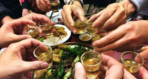 Vì sao một số người lại thích uống rượu? Vì sao một số người lại thích uống rượu?