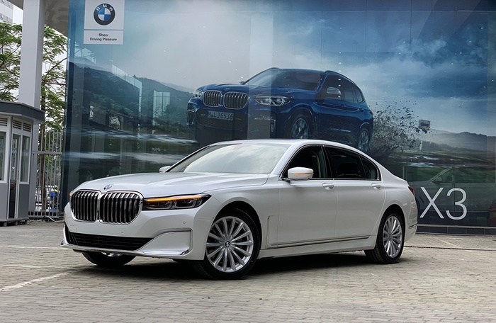 Bảng giá xe BMW tháng 12: Ưu đãi 'sập sàn' lên đến 300 triệu đồng - 2 Bảng giá xe BMW tháng 12: Ưu đãi 'sập sàn' lên đến 300 triệu đồng - 2