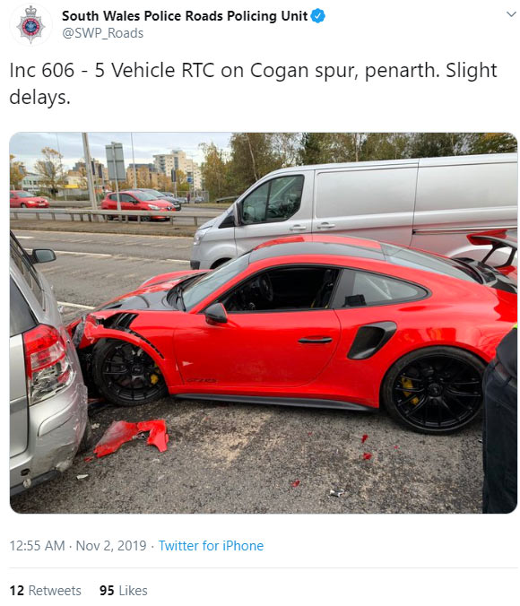 Xót xa siêu xe Porsche 911 GT2 RS hơn 20 tỷ đồng gặp tai nạn khi vừa rời showroom Xót xa siêu xe Porsche 911 GT2 RS hơn 20 tỷ đồng gặp tai nạn khi vừa rời showroom