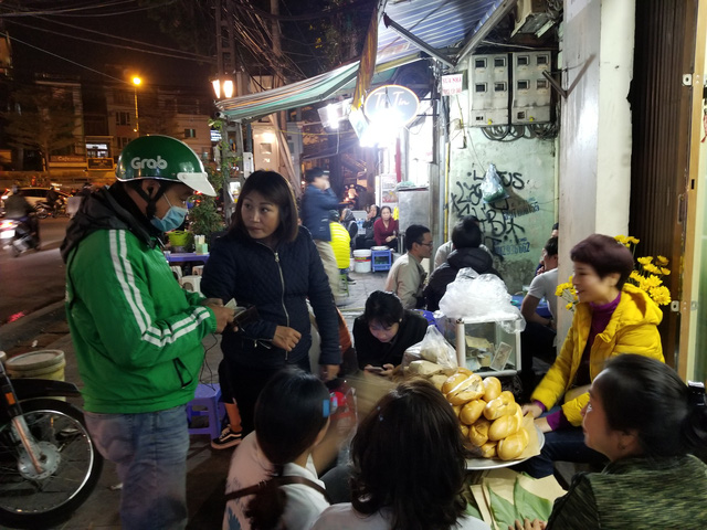 'Bữa ăn 2.000 đồng' ấm tình người giữa mùa đông Hà Nội - 3 'Bữa ăn 2.000 đồng' ấm tình người giữa mùa đông Hà Nội - 3