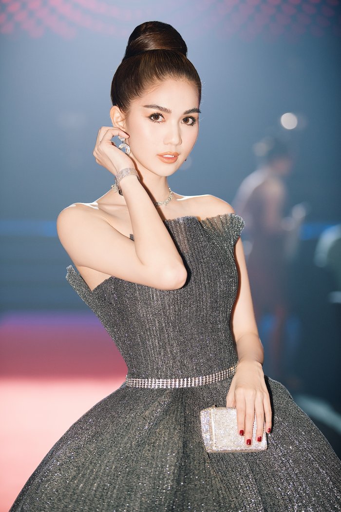 Ngọc Trinh đẹp đẳng cấp khi hóa thân thành đương kim 'hoa hậu showbiz quốc tế' - 1 Ngọc Trinh đẹp đẳng cấp khi hóa thân thành đương kim 'hoa hậu showbiz quốc tế' - 1