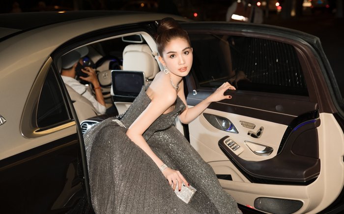 Ngọc Trinh đẹp đẳng cấp khi hóa thân thành đương kim 'hoa hậu showbiz quốc tế' Ngọc Trinh đẹp đẳng cấp khi hóa thân thành đương kim 'hoa hậu showbiz quốc tế'