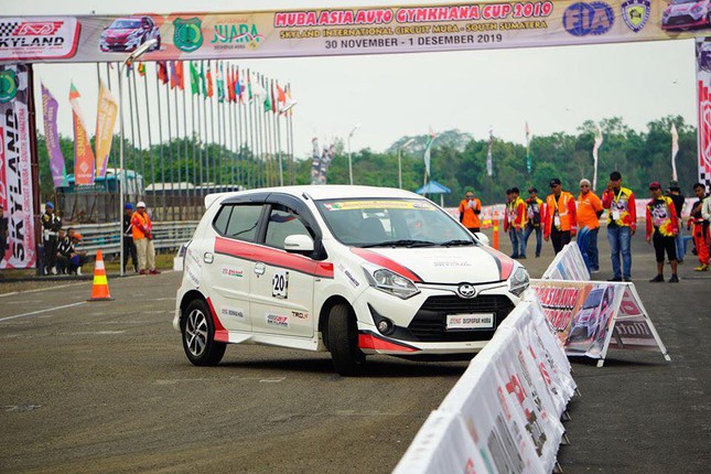 Toyota Wigo - chiếc xe được lựa chọn để đua Auto Gymkhana Toyota Wigo - chiếc xe được lựa chọn để đua Auto Gymkhana