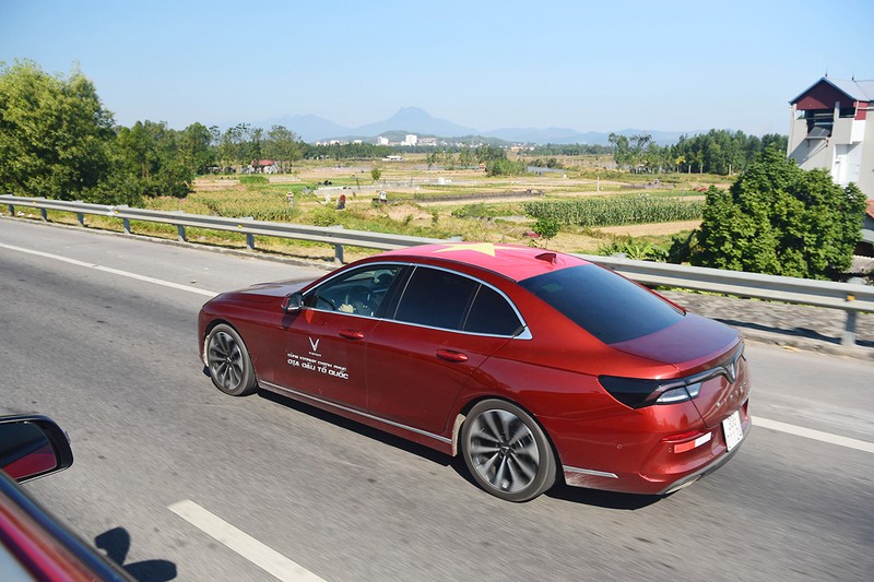 Gần 100 xe VinFast khởi động hành trình 1.000km chinh phục địa đầu Tổ quốc - 3 Gần 100 xe VinFast khởi động hành trình 1.000km chinh phục địa đầu Tổ quốc - 3