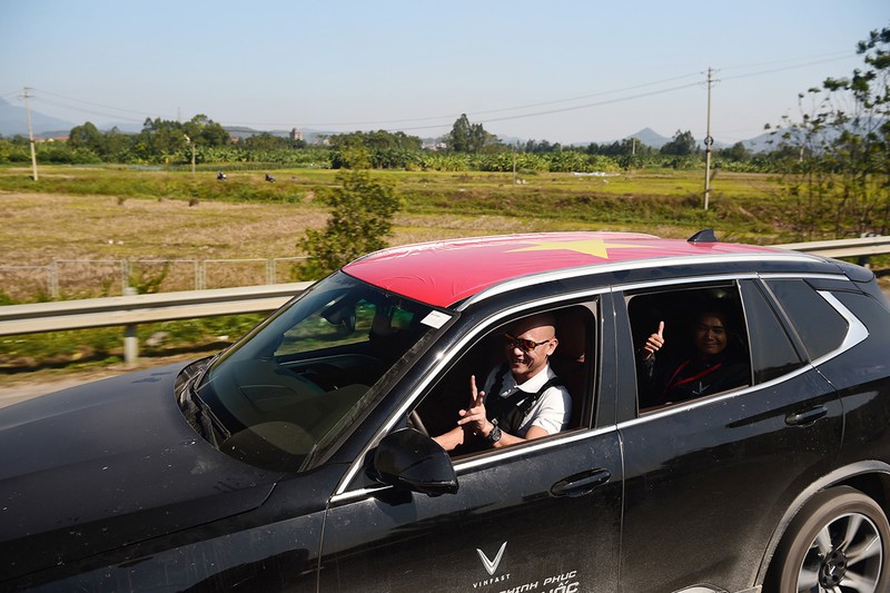 Gần 100 xe VinFast khởi động hành trình 1.000km chinh phục địa đầu Tổ quốc - 5 Gần 100 xe VinFast khởi động hành trình 1.000km chinh phục địa đầu Tổ quốc - 5