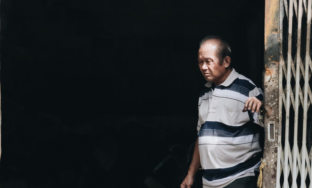 Vụ cháy khiến 3 người trong 1 gia đình tử vong ở Sài Gòn: Người cha đứng lặng người trước hiện trường - 6 Vụ cháy khiến 3 người trong 1 gia đình tử vong ở Sài Gòn: Người cha đứng lặng người trước hiện trường - 6