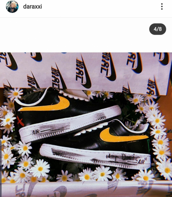 Đôi giày G-Dragon hoa cúc trăm triệu bị đạo nhái chỉ có giá 2 triệu đồng Đôi giày G-Dragon hoa cúc trăm triệu bị đạo nhái chỉ có giá 2 triệu đồng